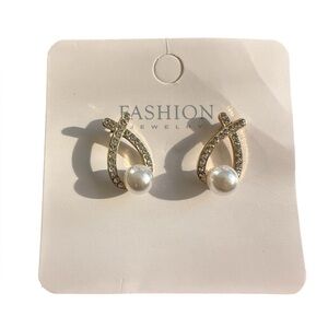 Pearl and Rhinestone Fish Design Gold Earrings